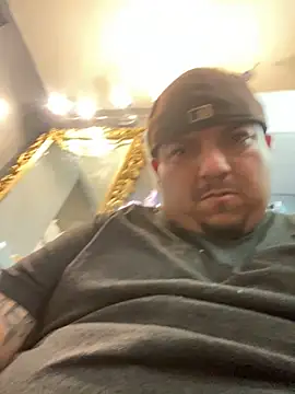 valleyoneofakind online show from December 8, 2024, 9:30 pm