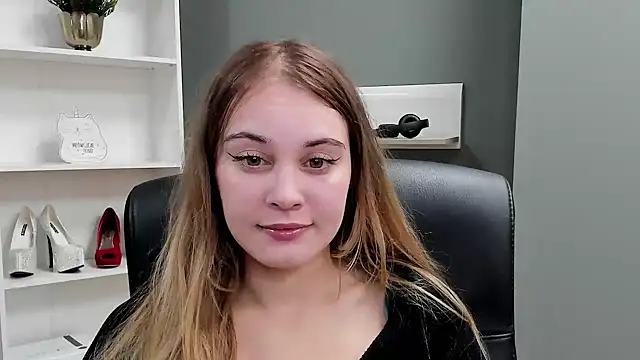 kitty valeria online show from October 27, 2025, 9:49 pm