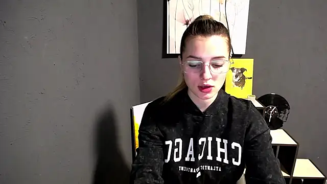 lady olivia  online show from February 27, 2026, 1:22 pm