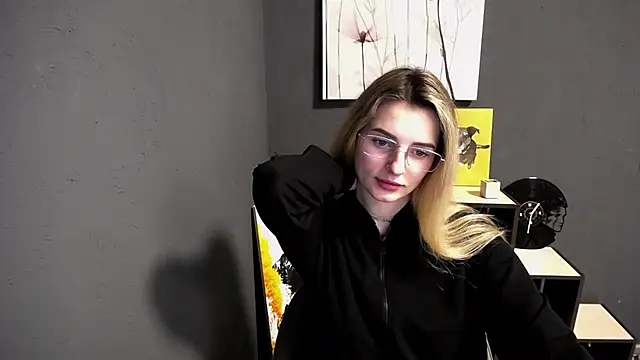 lady olivia  online show from March 13, 2026, 11:59 am