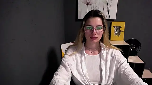 lady olivia  online show from May 18, 2026, 12:10 pm