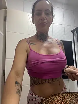 YasmimBrasil online show from November 4, 2025, 7:56 am