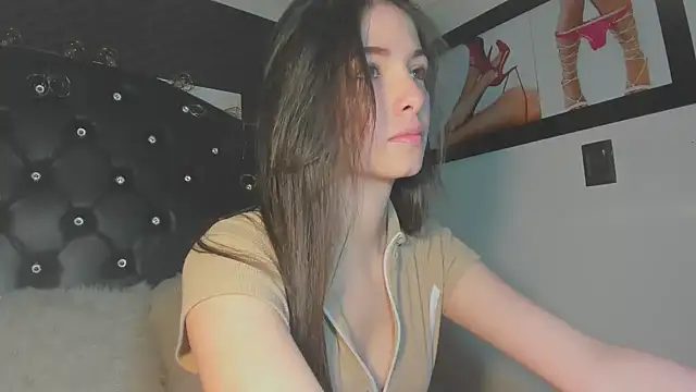 Snapshot of diana_queen_ chatting on February 19, 2026, 10:51 pm diana queen online show from February 19, 2026, 10:51 pm