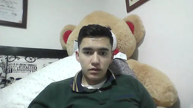 Snapshot of Estebitan_vm chatting on December 5, 2025, 12:43 am Estebitan vm online show from December 5, 2025, 12:43 am