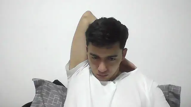 Snapshot of Estebitan_vm chatting on November 26, 2025, 4:23 am Estebitan vm online show from November 26, 2025, 4:23 am