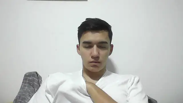 Snapshot of Estebitan_vm chatting on November 28, 2025, 6:02 am Estebitan vm online show from November 28, 2025, 6:02 am