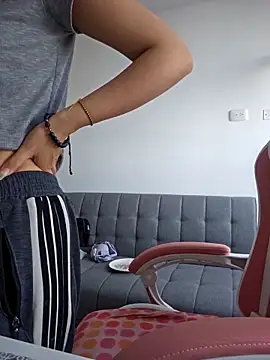 azumiichan online show from October 9, 2025, 1:11 pm