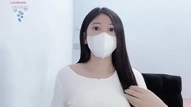 tanhxiu online show from December 20, 2025, 2:42 pm