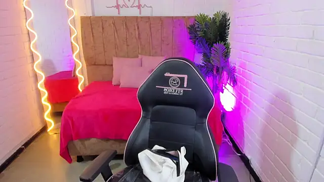 Chiara tay online show from October 14, 2025, 7:14 pm