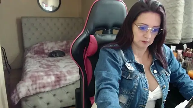 Carol Scottt online show from June 4, 2026, 10:14 pm