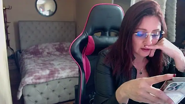 Carol Scottt online show from June 3, 2026, 8:24 pm