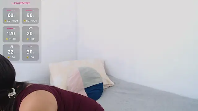 LiaDumond online show from July 17, 2026, 8:39 pm