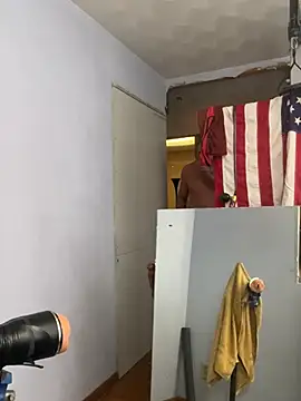 Snapshot of Brando2585 chatting on February 11, 2026, 2:11 am Brando2585 online show from February 11, 2026, 2:11 am