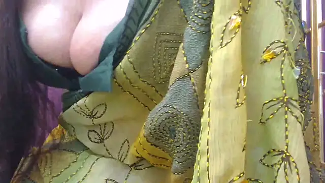 desi-maisa130 online show from December 13, 2025, 8:04 pm