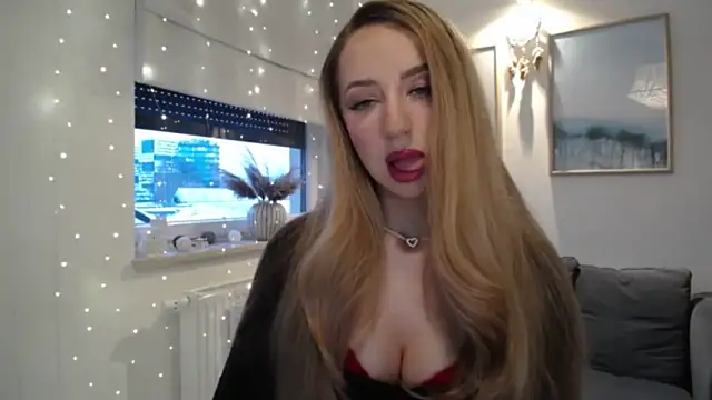 JulietteDiamond online show from February 4, 2026, 3:18 pm