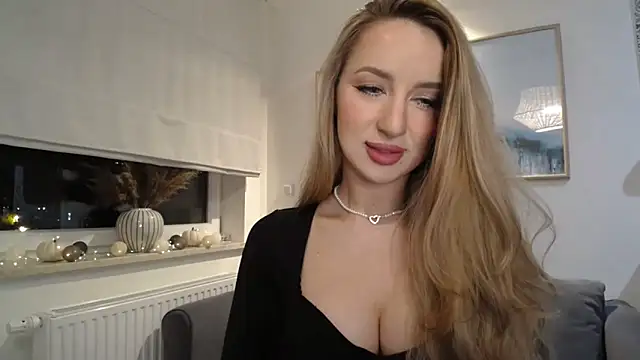 JulietteDiamond online show from October 15, 2025, 8:28 pm