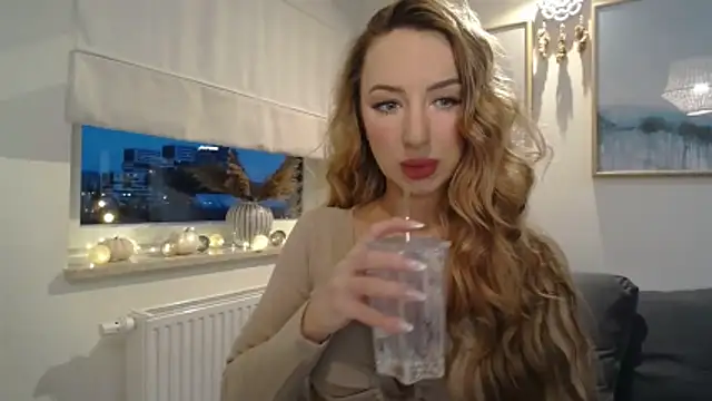 JulietteDiamond online show from November 10, 2025, 3:17 pm