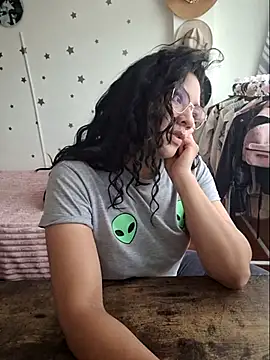 Snapshot of Thaliacooper_ chatting on November 25, 2025, 6:30 pm Thaliacooper online show from November 25, 2025, 6:30 pm