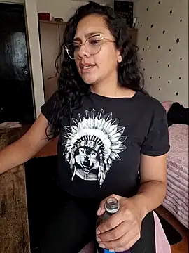 Snapshot of Thaliacooper_ chatting on February 6, 2026, 5:20 pm Thaliacooper online show from February 6, 2026, 5:20 pm