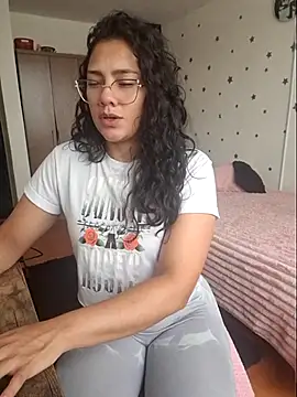 Snapshot of Thaliacooper_ chatting on February 13, 2026, 5:02 pm Thaliacooper online show from February 13, 2026, 5:02 pm