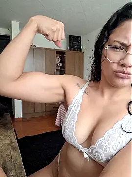 Snapshot of Thaliacooper_ chatting on February 22, 2026, 5:14 pm Thaliacooper online show from February 22, 2026, 5:14 pm