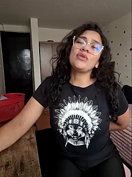 Snapshot of Thaliacooper_ chatting on February 17, 2026, 4:15 pm Thaliacooper online show from February 17, 2026, 4:15 pm