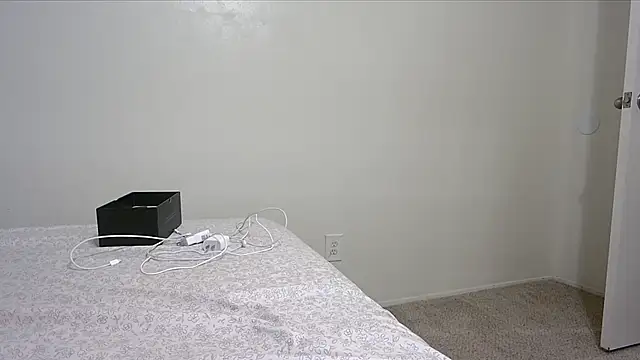 QueenLolaX online show from November 3, 2025, 6:29 am