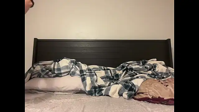 QueenLolaX online show from October 8, 2025, 3:08 am