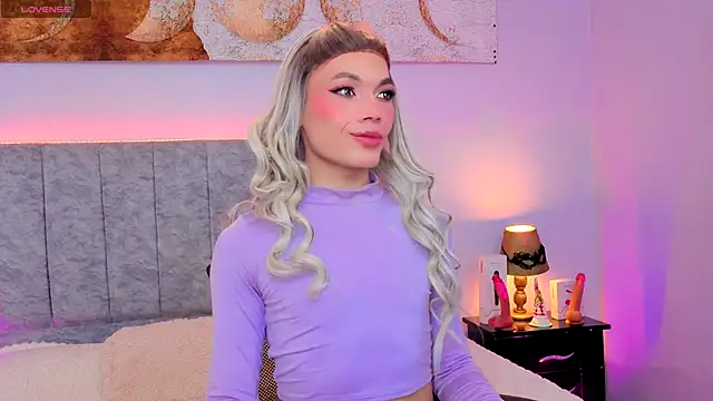 Megan Do Santos online show from October 24, 2025, 3:55 pm