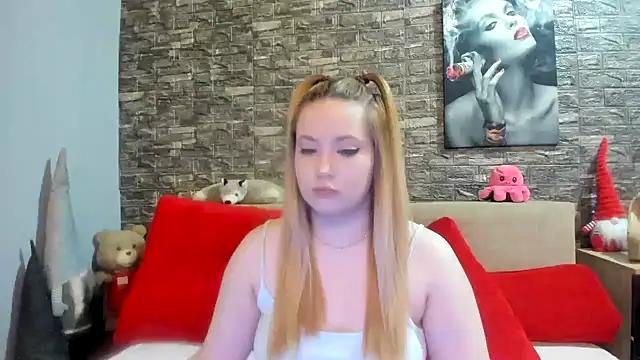 kalindahot online show from March 12, 2025, 7:04 pm