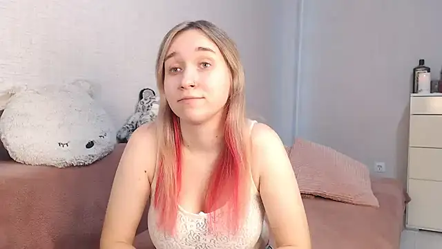 lovely hayley online show from October 28, 2025, 9:36 pm