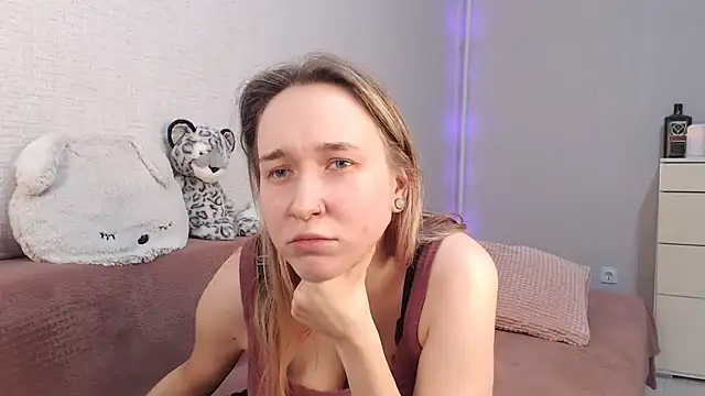 lovely hayley online show from November 18, 2025, 9:07 pm