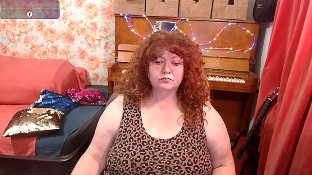 Snapshot of RoseRed69 chatting on December 4, 2025, 4:33 am RoseRed69 online show from December 4, 2025, 4:33 am