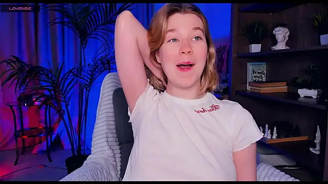 Snapshot of PollyHathor chatting on March 19, 2025, 1:10 am PollyHathor online show from March 19, 2025, 1:10 am