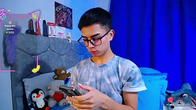 Snapshot of OwenBluee chatting on October 24, 2025, 6:34 am OwenBluee online show from October 24, 2025, 6:34 am