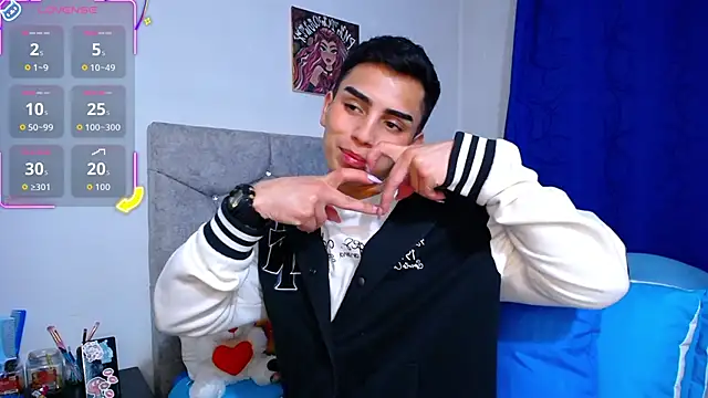 Snapshot of OwenBluee chatting on November 7, 2025, 3:22 am OwenBluee online show from November 7, 2025, 3:22 am