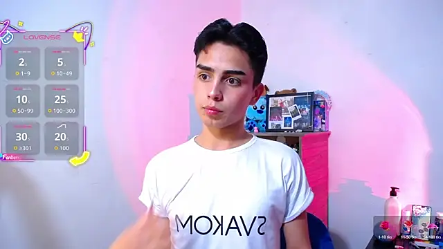 Snapshot of OwenBluee chatting on November 19, 2025, 6:08 pm OwenBluee online show from November 19, 2025, 6:08 pm