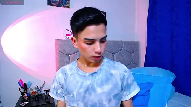 Snapshot of OwenBluee chatting on November 11, 2025, 6:19 am OwenBluee online show from November 11, 2025, 6:19 am