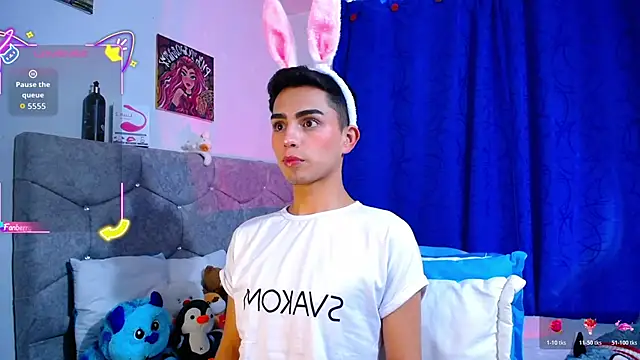 Snapshot of OwenBluee chatting on October 28, 2025, 6:51 pm OwenBluee online show from October 28, 2025, 6:51 pm