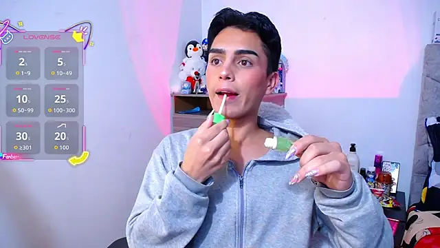 Snapshot of OwenBluee chatting on November 25, 2025, 5:30 am OwenBluee online show from November 25, 2025, 5:30 am