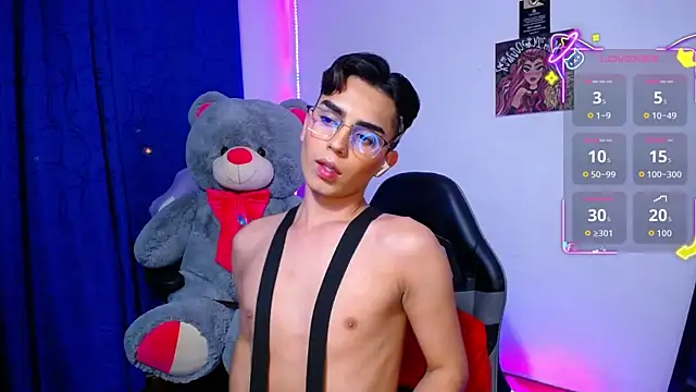 OwenBluee online show from July 8, 2026, 6:58 am