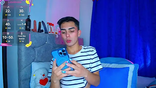 Snapshot of OwenBluee chatting on October 20, 2025, 6:15 am OwenBluee online show from October 20, 2025, 6:15 am