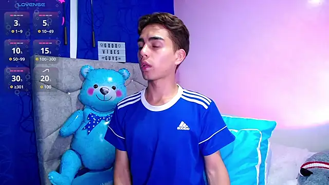 OwenBluee online show from January 24, 2025, 5:31 am