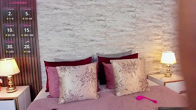 AndreaPink2024 online show from November 30, 2025, 1:23 pm