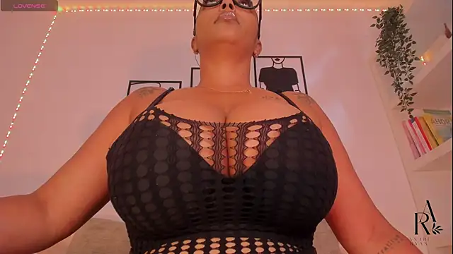 Snapshot of anahi_ryan_ chatting on May 15, 2026, 12:47 pm anahi ryan online show from May 15, 2026, 12:47 pm