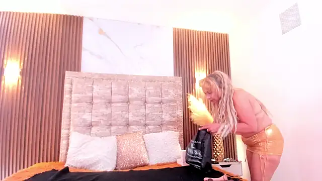 AnastasiaTaylor  online show from October 30, 2025, 7:55 pm