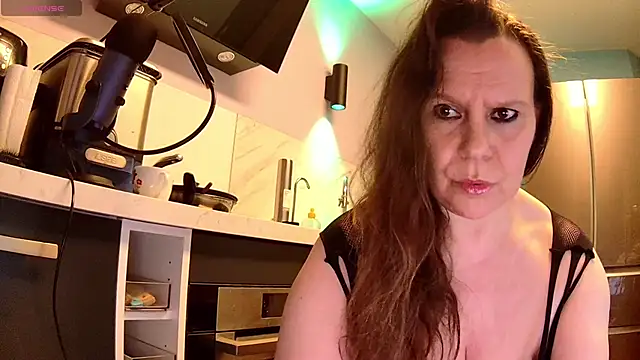 Snapshot of Endrocleia chatting on February 15, 2025, 9:28 pm Endrocleia online show from February 15, 2025, 9:28 pm