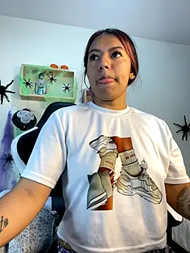 Ivann4 online show from October 22, 2025, 7:57 pm