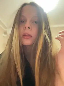 wrenlie online show from February 25, 2025, 4:35 pm