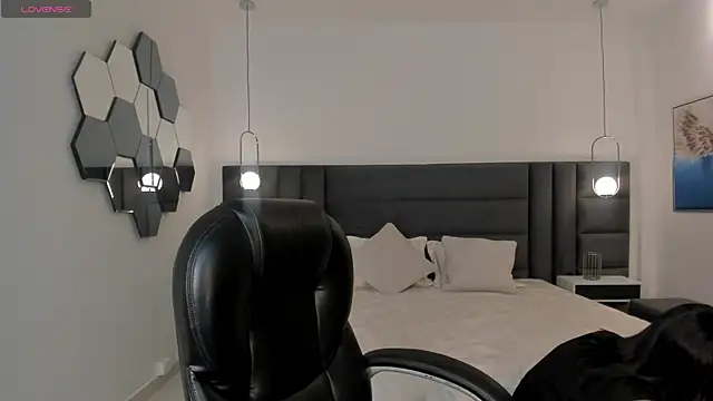 KatieStonne online show from December 17, 2025, 3:00 am